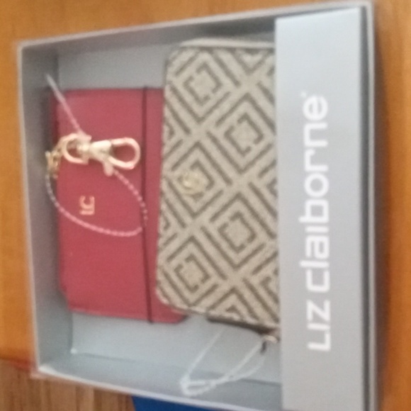 Liz Claiborne Gift Set 2-pc Zip Wallets - Picture 1 of 5